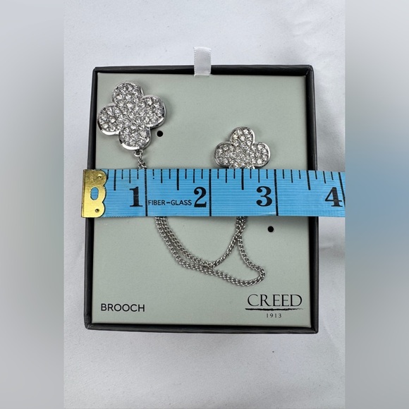 Creed 1913 Silver Flower Chain Lapel Pin Brooch with Rhinestones - New in Box - Picture 6 of 6